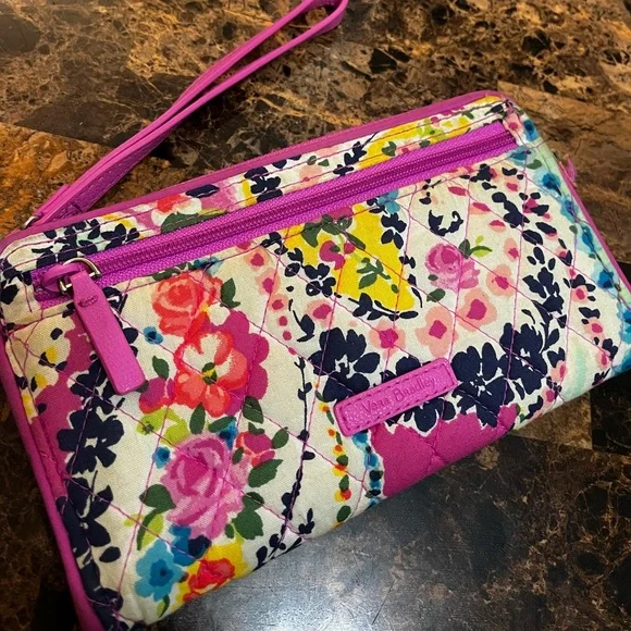 Vera Bradley wrist wallet - Picture 1 of 3